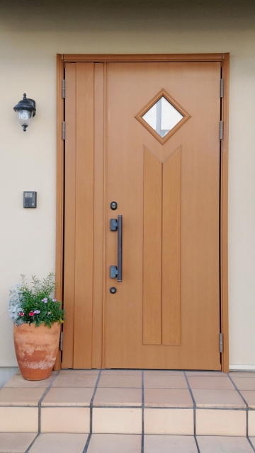 茶色の玄関ドア